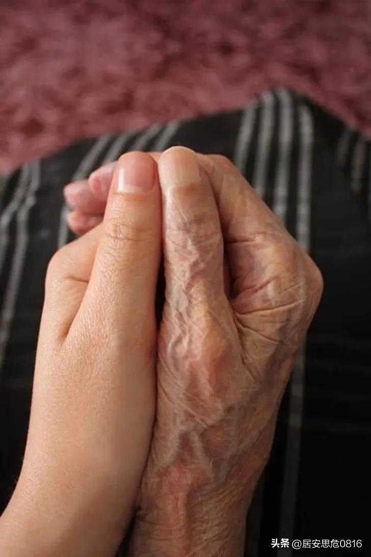 🚨：科学家刚刚成功逆转了血液干细胞的衰老。🩸我们不再只是治疗衰老的症状；我们