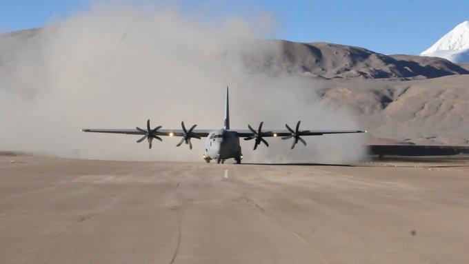 突发新闻：印度空军参谋长在东拉达克尼奥玛为世界海拔最高的空军基地揭幕，该基地距离