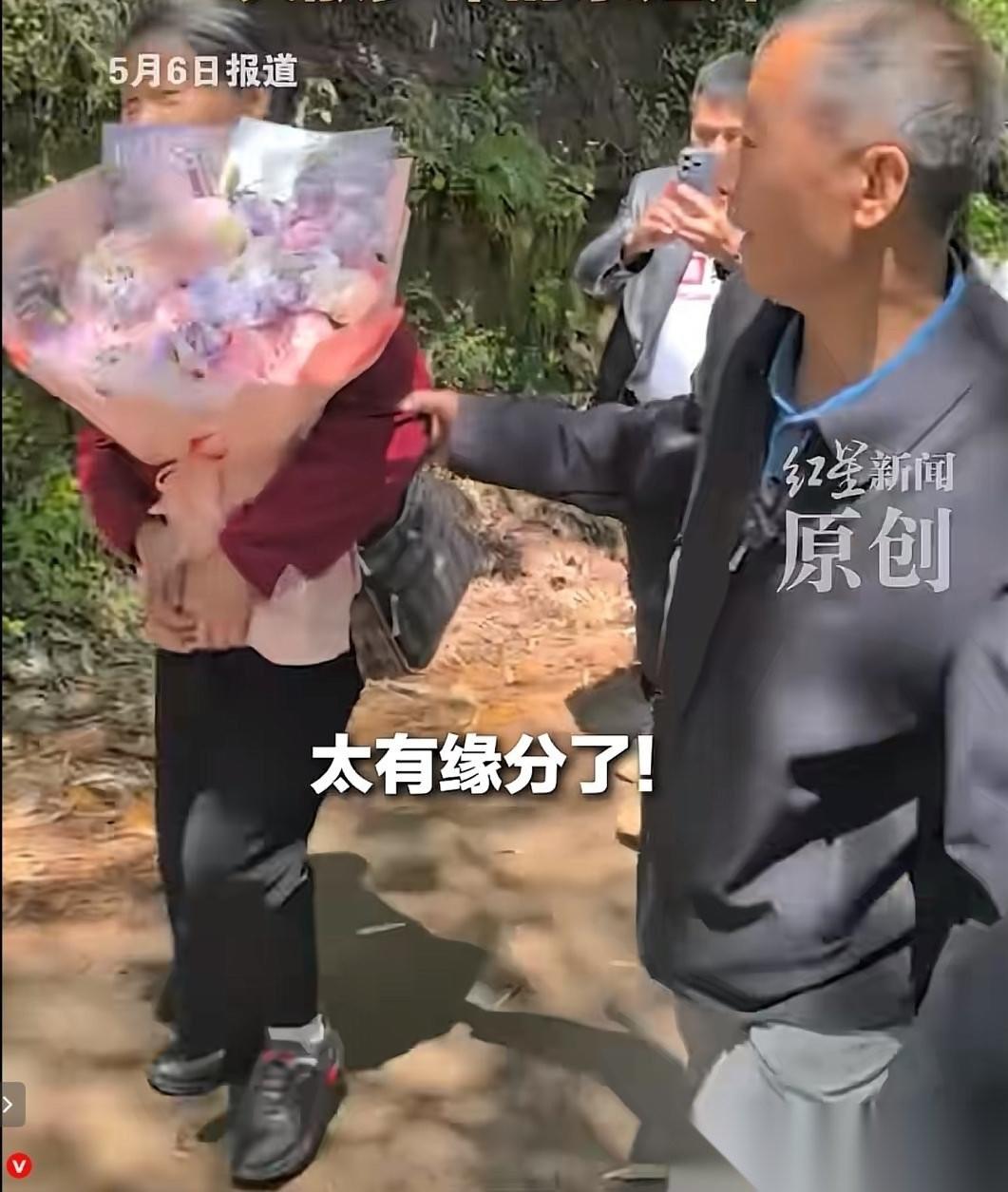 “太不可思议了”！四川，一男子正在刷短视频，他突然看到一女子跟自家媳妇长得一模一