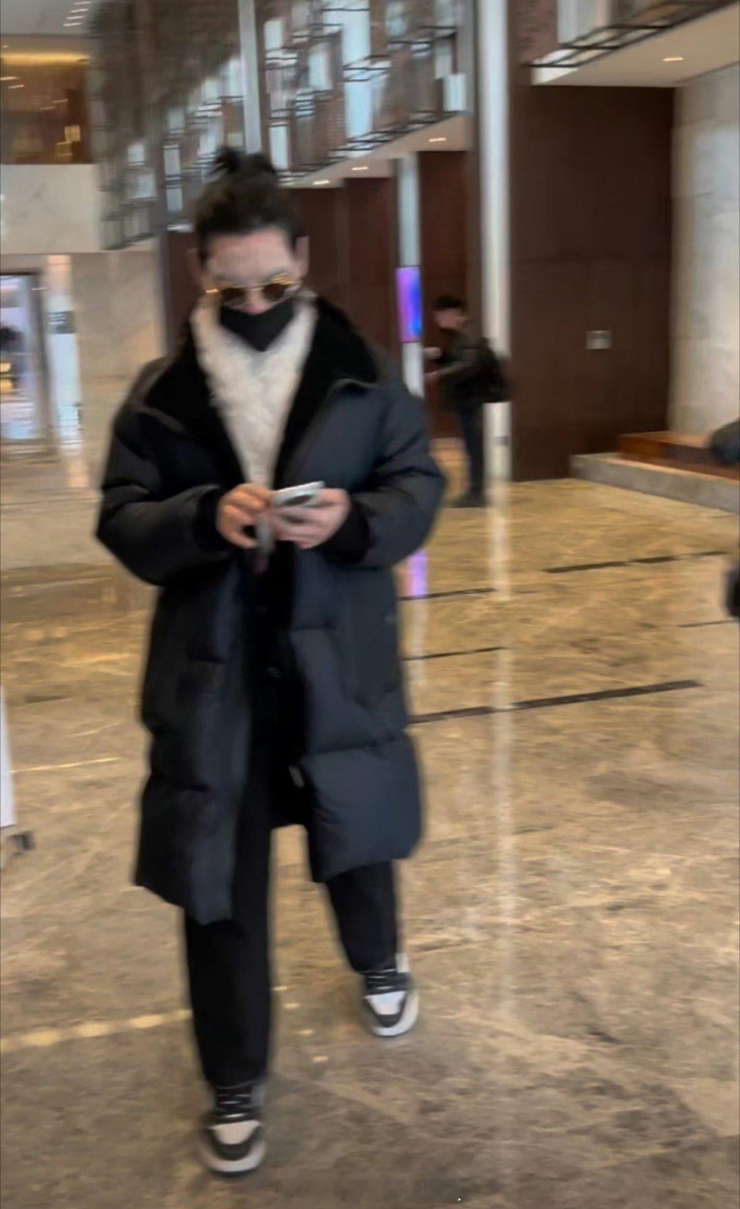 向佐敷面膜都这么抽象 说实话我是真的没想到向佐居然就连敷面膜都这么的抽象，外面还