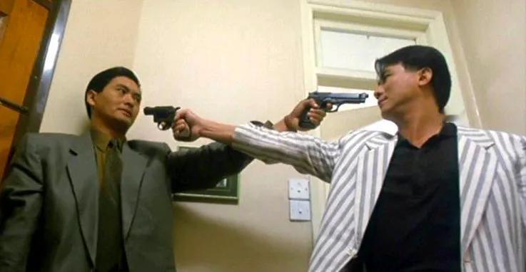 周润发十大经典角色排名：
1.小马哥（英雄本色），香港影史最经典角色之一，将配角