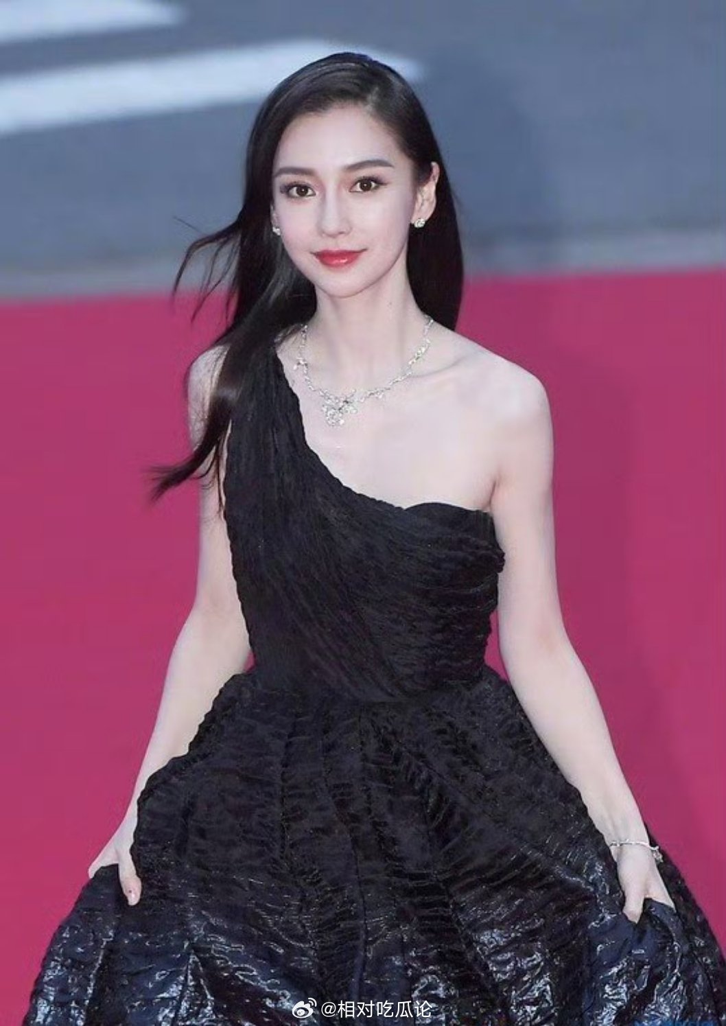 【杂志】Angelababy今日韩国拍摄红秀，主角是拉飞姆 
