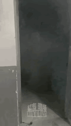 学生宿舍充电宝半夜爆炸
吓人啊！
坐标电子科技大学成都学院
据说晚上11点多
一