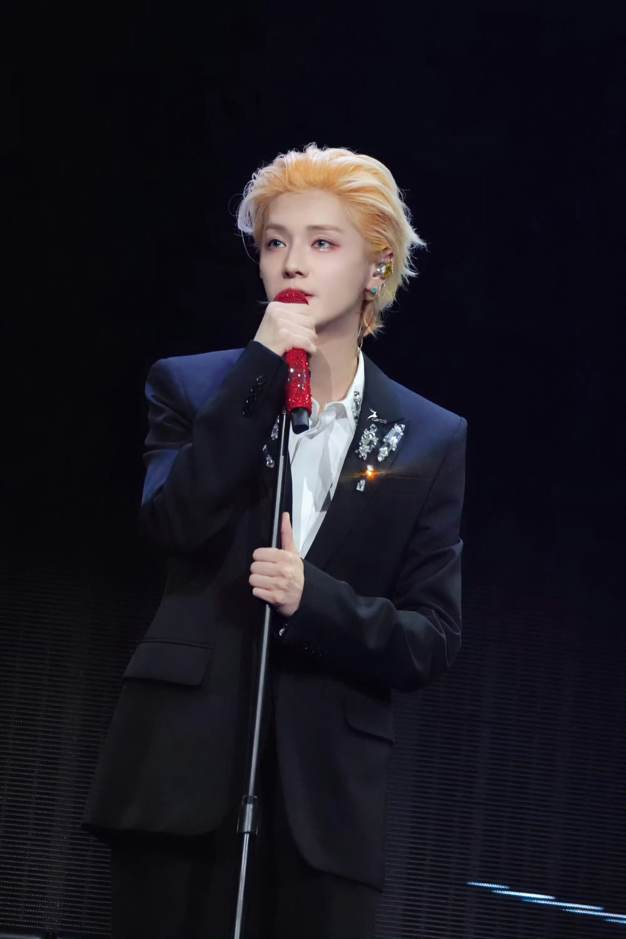 鹿晗你是来结婚的吧鹿晗说最后一首歌不能哭 今夜所有观众都是证婚人！看着白衣胜雪的