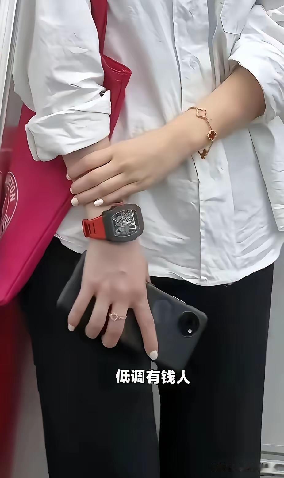 苹果手机，平板电脑，苹果手表