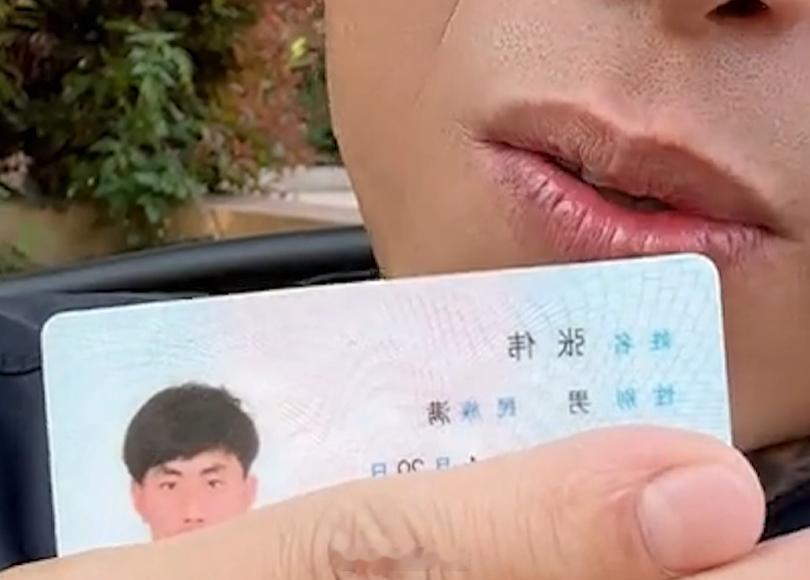 老八自己给自己开盒了，原名叫“张伟”，中国二十几万人风评遇害 ​​​