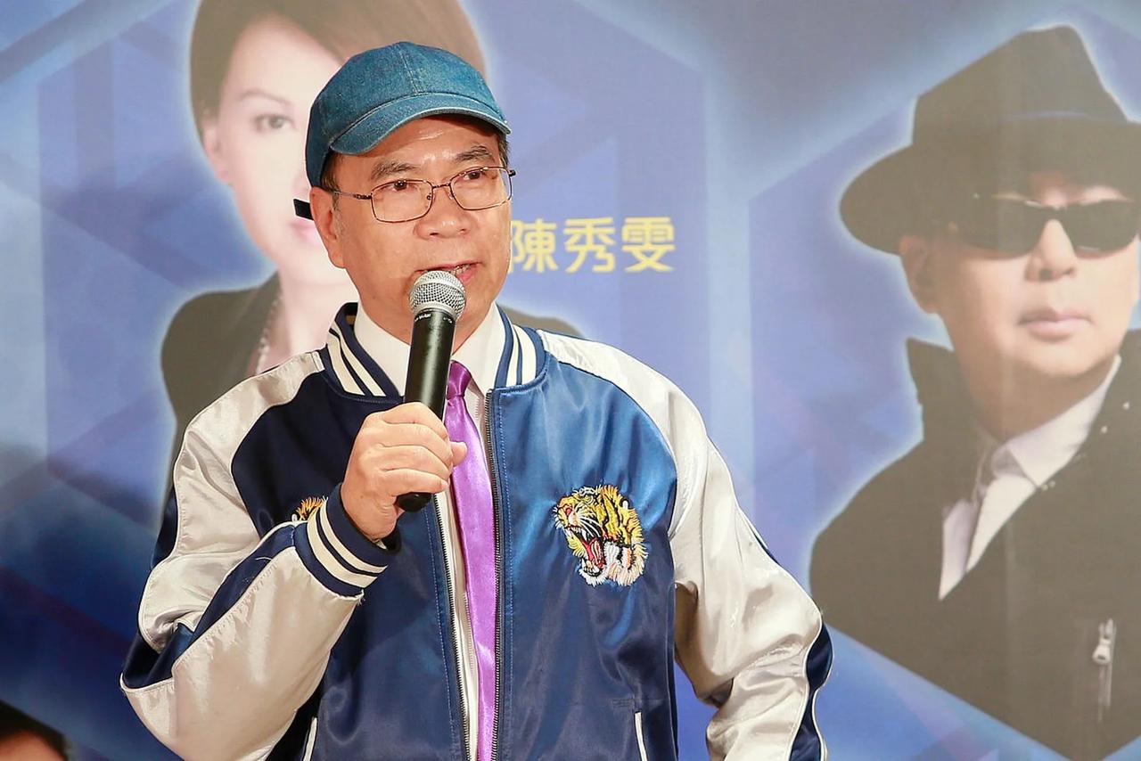 73岁的香港老戏骨李龙基，近日表示，会履行承诺，等女友王青霞出狱便结婚。王青霞比