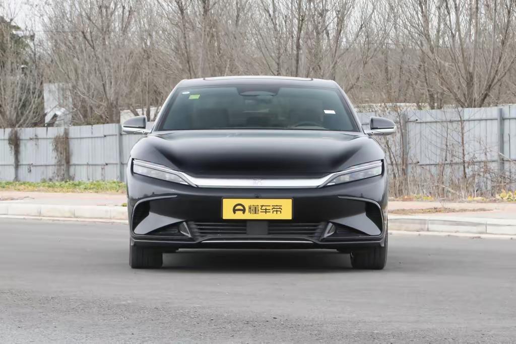 大家好，我是小黑，作为比亚迪汉LEV的车主，刚看见比亚迪汉长续航版的OTA推送，