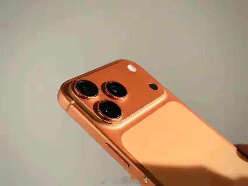 iPhone17ProMax国内激活销量破千万 很多人问，为什么年年被吐槽挤牙膏