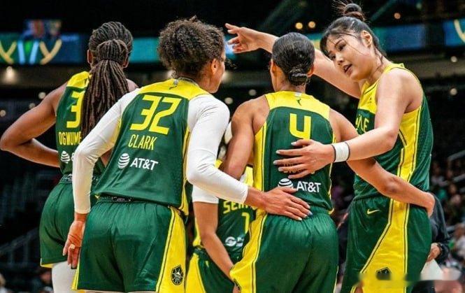 北京时间5月20日，WNBA常规赛西雅图风暴客场对阵达拉斯飞翼，中国女篮核心李月