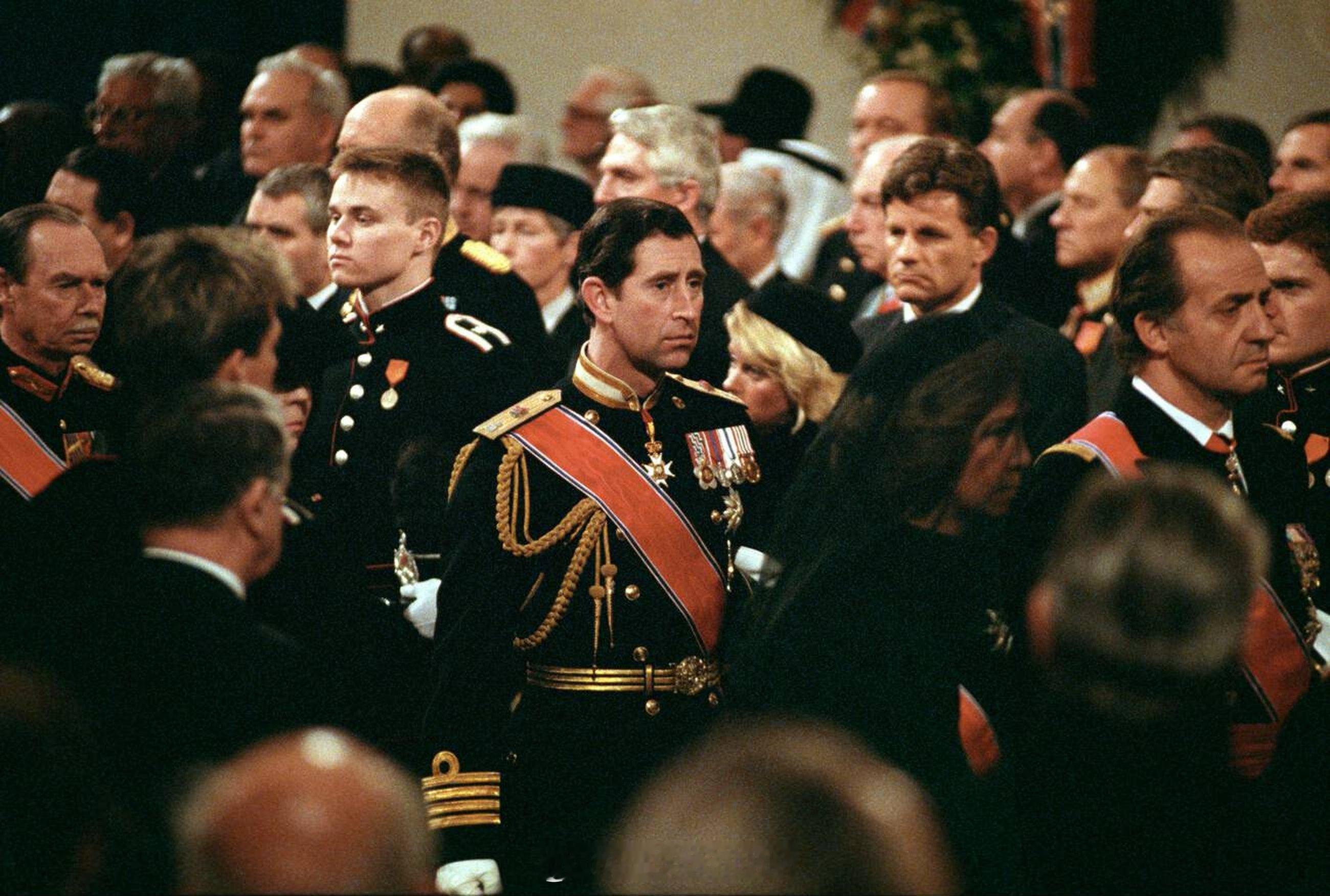 英国王室  3️⃣5️⃣年前的今天1991年1月30日，威尔士亲王查尔斯王储和安