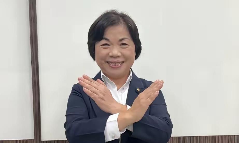 现在台中的国民党选举陷入“姐弟之争”就是由于郑丽文不的不作为，如果她能乾纲独断，