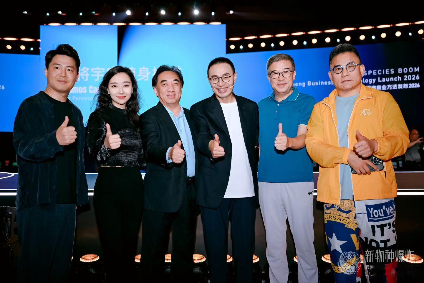 今天香港入关特别拥堵，因为嘉宾商学首季大师兄吴声老师一年一度的行为艺术来到了维多