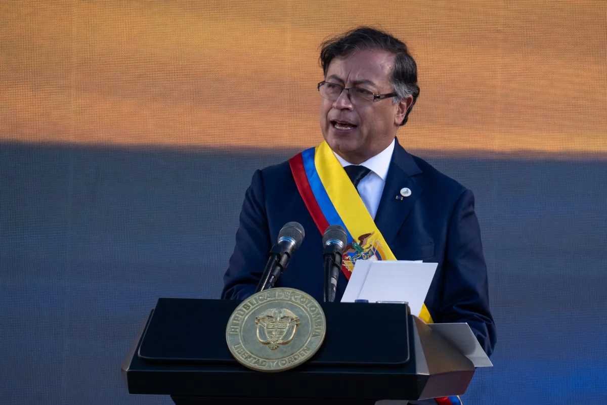 海外新鲜事 美国财政部周五对哥伦比亚总统佩特罗、他的妻子和儿子，以及内政部长实施