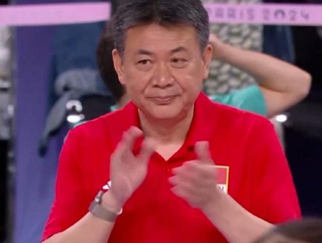 “黑哨再现！中国女排2:3惜败土耳其，蔡斌怒吼裁判无果！”
中国女排在奥运会淘汰