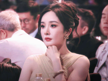 杨幂，白鹿，王楚然居然都没有何瑞贤有辨识度！好久没见到这么有特色且有攻击性的脸了