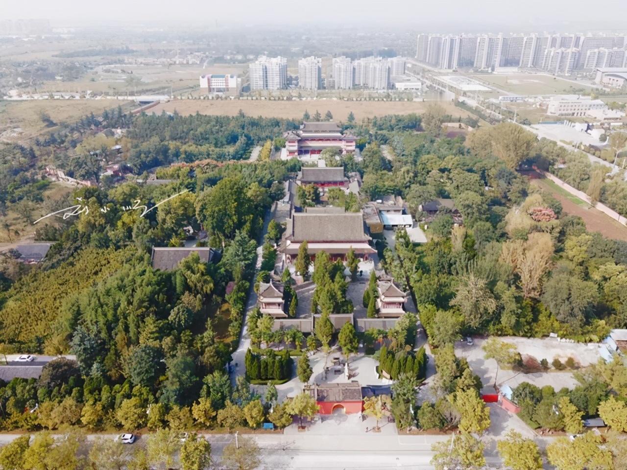 位于西安市鄠邑区圭峰山北麓的草堂寺，是“佛教八宗”之一三论宗的祖庭，更堪称中国最