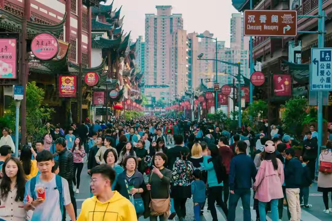 放弃外面的大好山河，纯纯的过好自己的日子，决不为资本添一砖一瓦