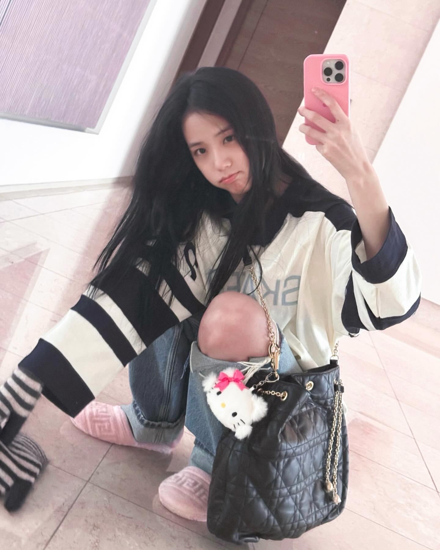 Jisoo ins更新🎀 ​​​