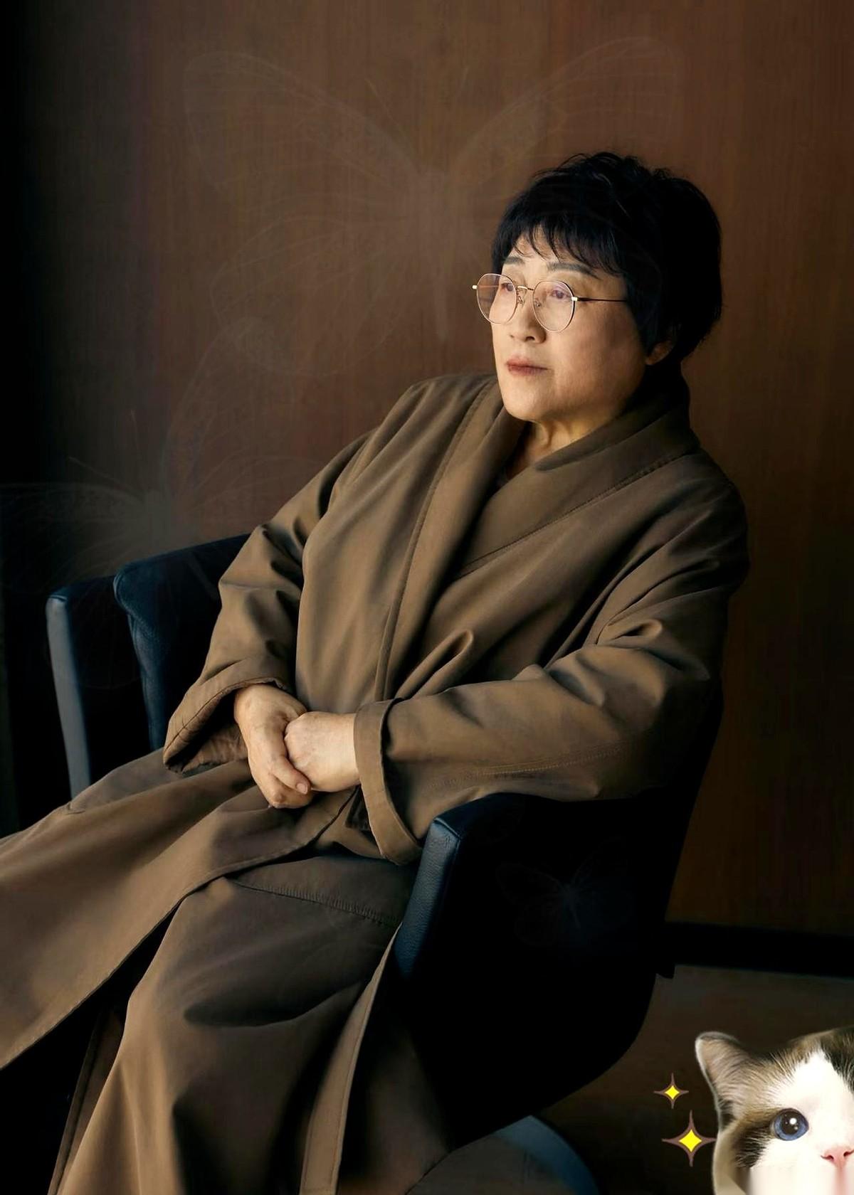 别信什么女人心海底针。
一个女人真要走了，那决心，比钢筋水泥还硬。
她跟你提分手