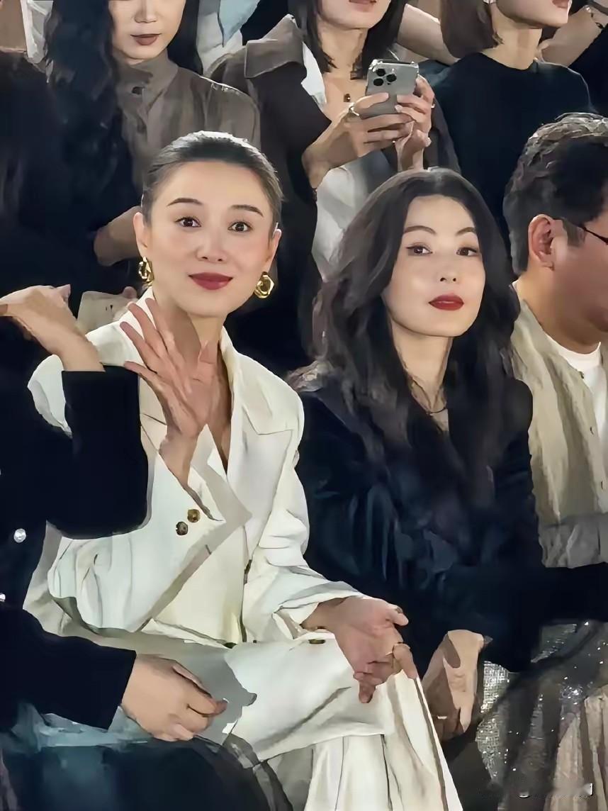 明眼人都知道，不知道你们发现没？宋佳不管是站着，坐着，还是走路，什么时候都是一副