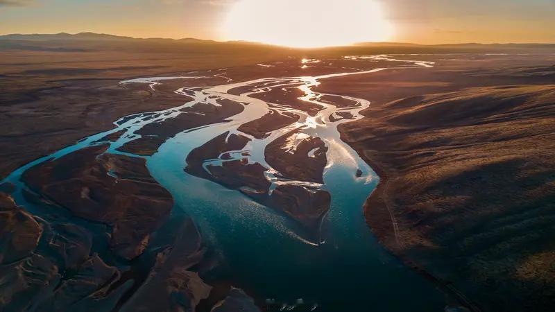 上联：天上日月轮流转，求下联地上江河天天流