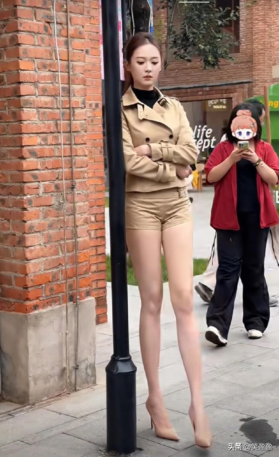 小龙鼠美女模特

漂亮的大长腿[强]

这目测有三米[捂脸]