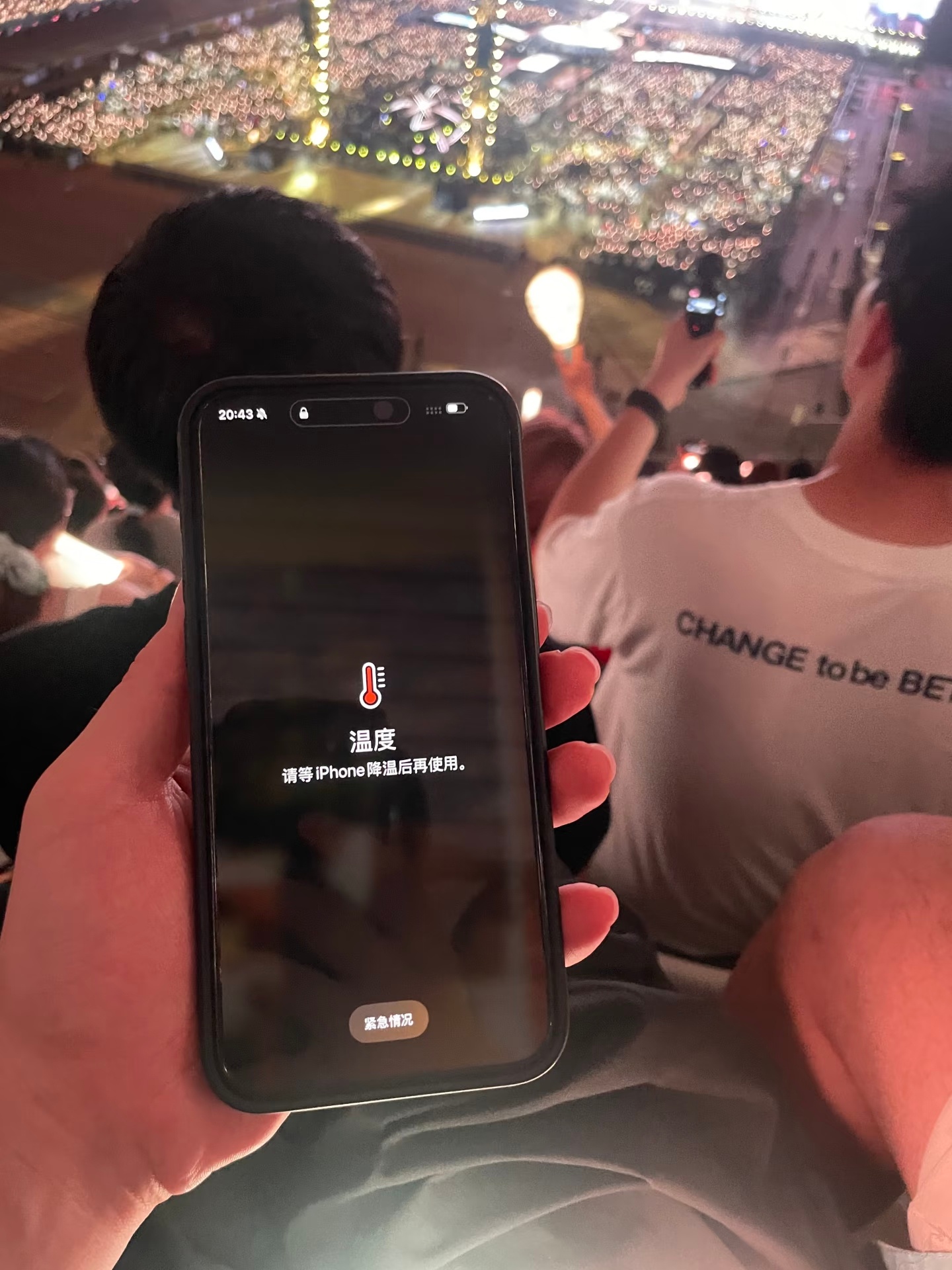 iPhone用户的崩溃瞬间…最崩溃的是夏天，这个季节使用大部分时间都是个烫手山芋