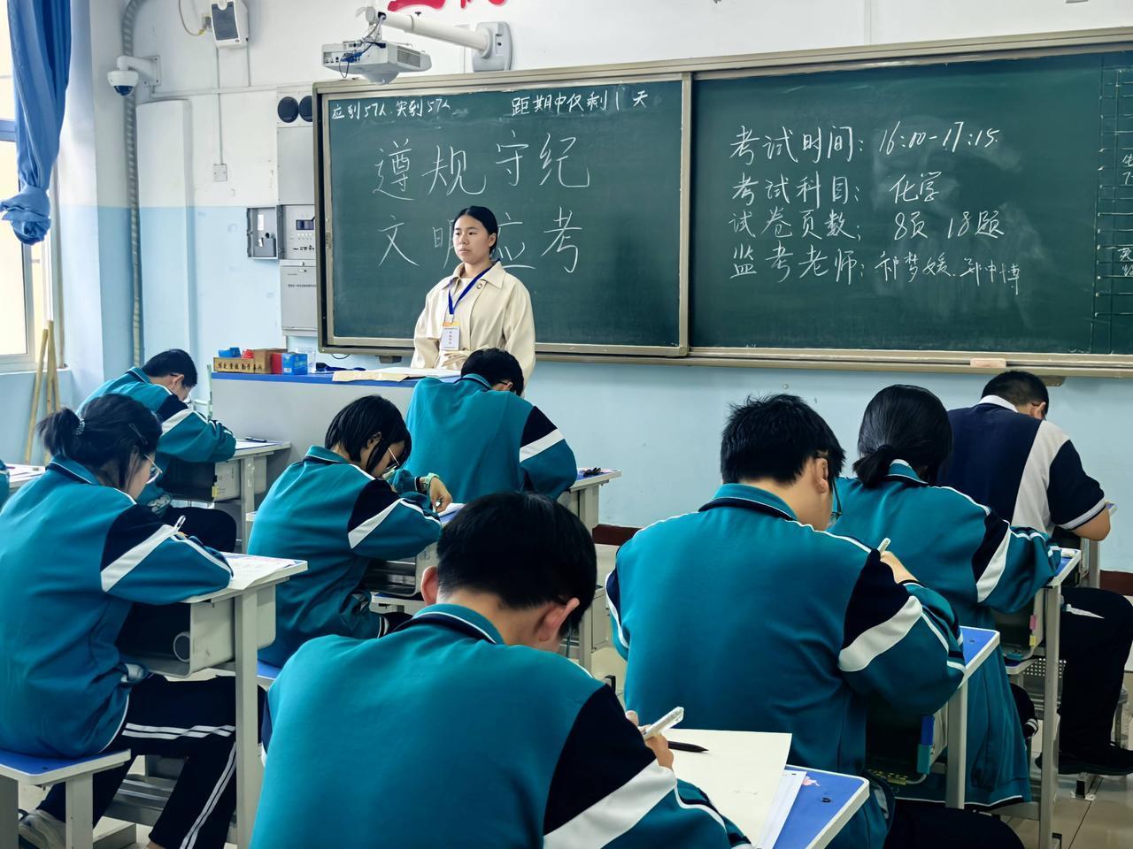 减轻了中小学生的压力，也同时减轻了家长的经济负担