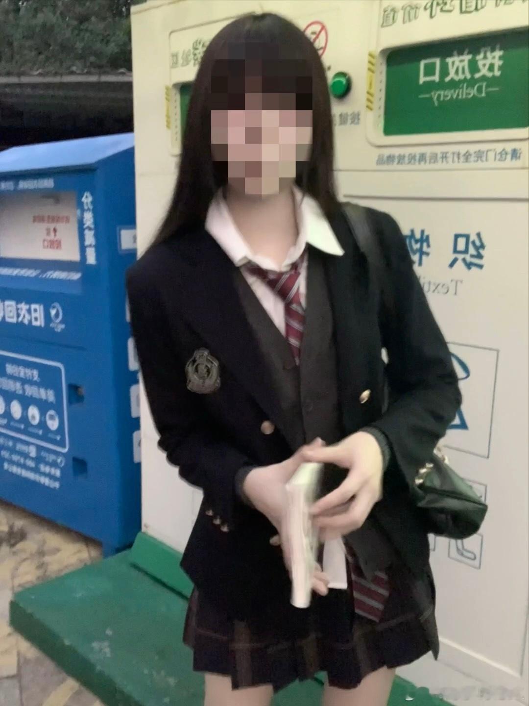 jk[超话]  穿可爱滴☁️上衣：竹穗中学下裙：曦川女子   