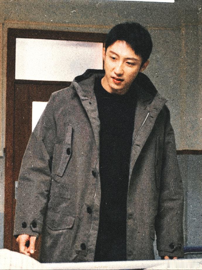 黄景瑜自己追着自己跑很多人只看到黄景瑜在武戏中的帅气身姿，却忽略了他文戏中的深厚