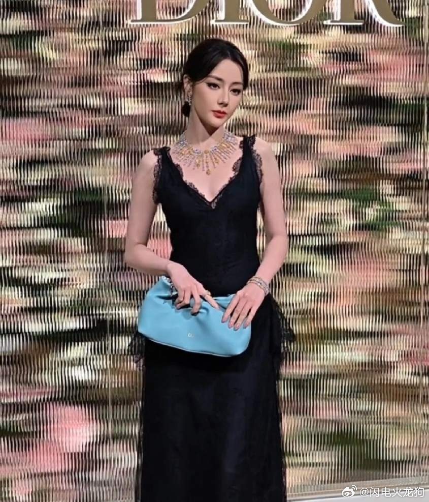 迪丽热巴=流量这个公式完全成立，Dior苏州活动，现场的话题和焦点基本上都在迪丽