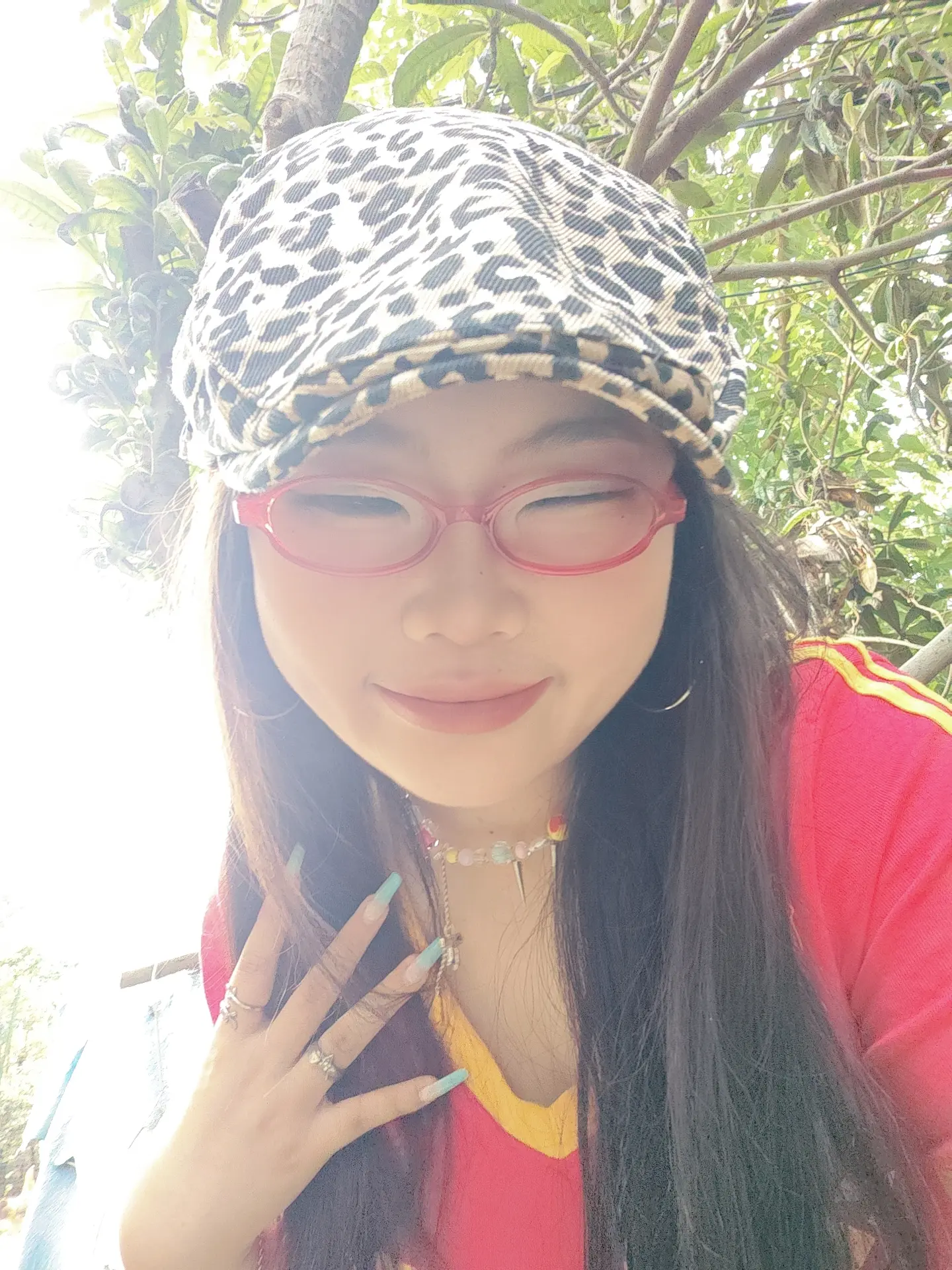 一起养小猫小狗都可以。反正家里最可爱的是你