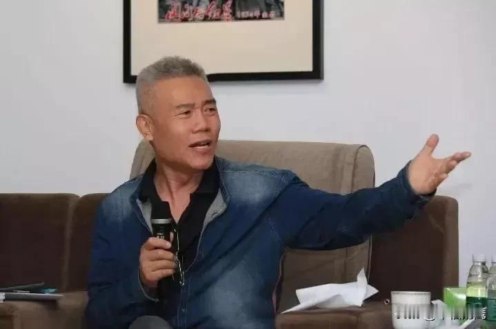 司马南说“以色列声称要遵守国际法，全世界都鄙视地笑了。”
巴勒斯坦人应该庆幸自己