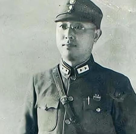 1949年5月，武汉解放进入倒计时，就在白崇禧坐镇武汉、死守腹地的时候，自家眼皮