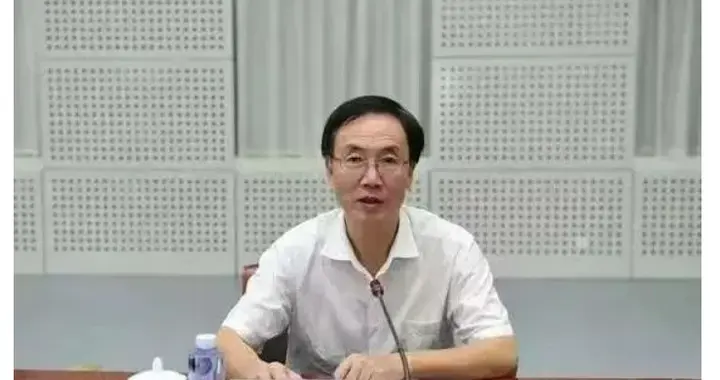 中共中央批准，开除胡幼桃党籍