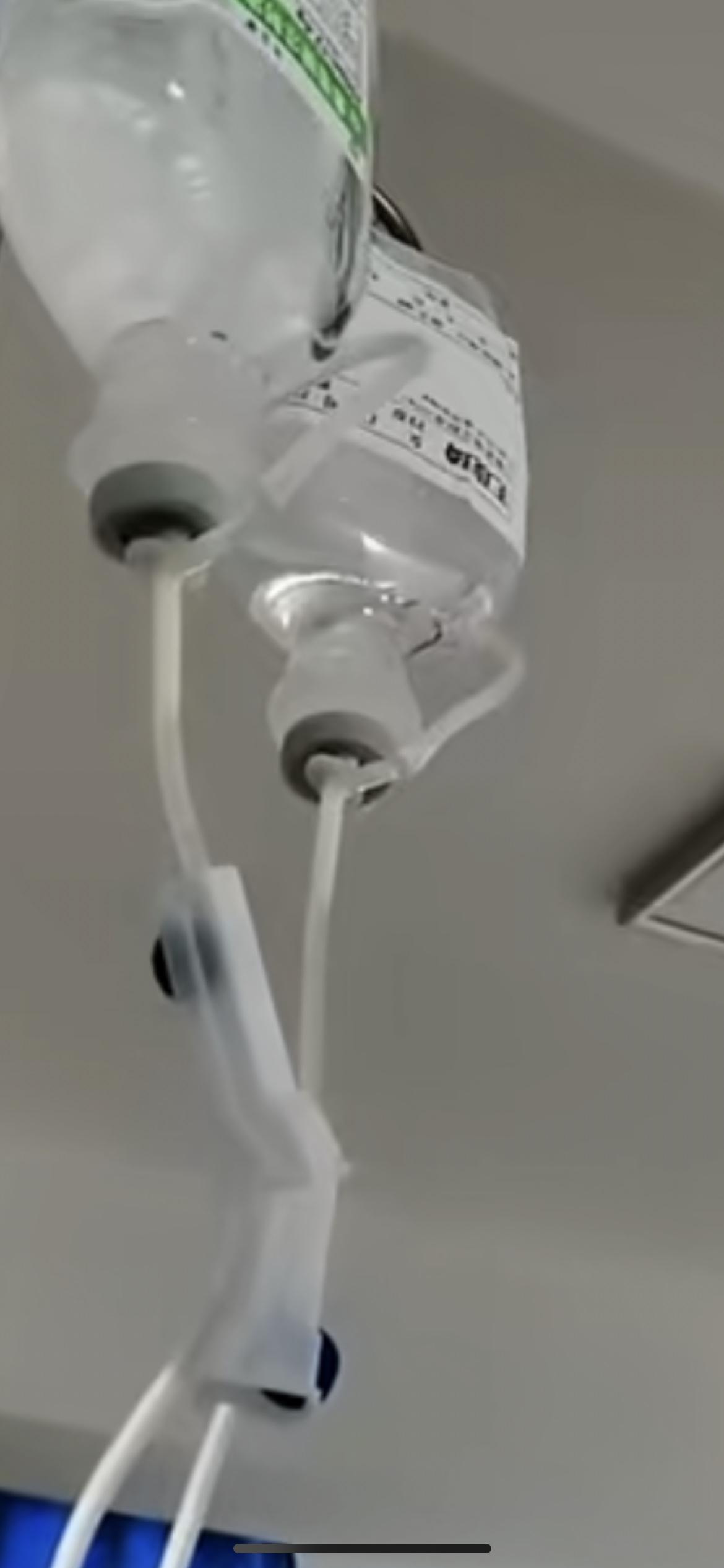 12月12日，都江堰一2岁幼儿输液后死亡，官方通报:孩子因“流感病毒肺炎”入院，