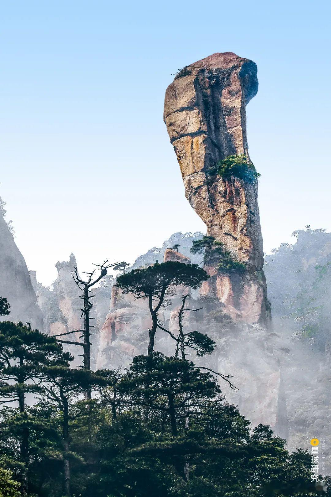 三清山 “巨蟒出山”  