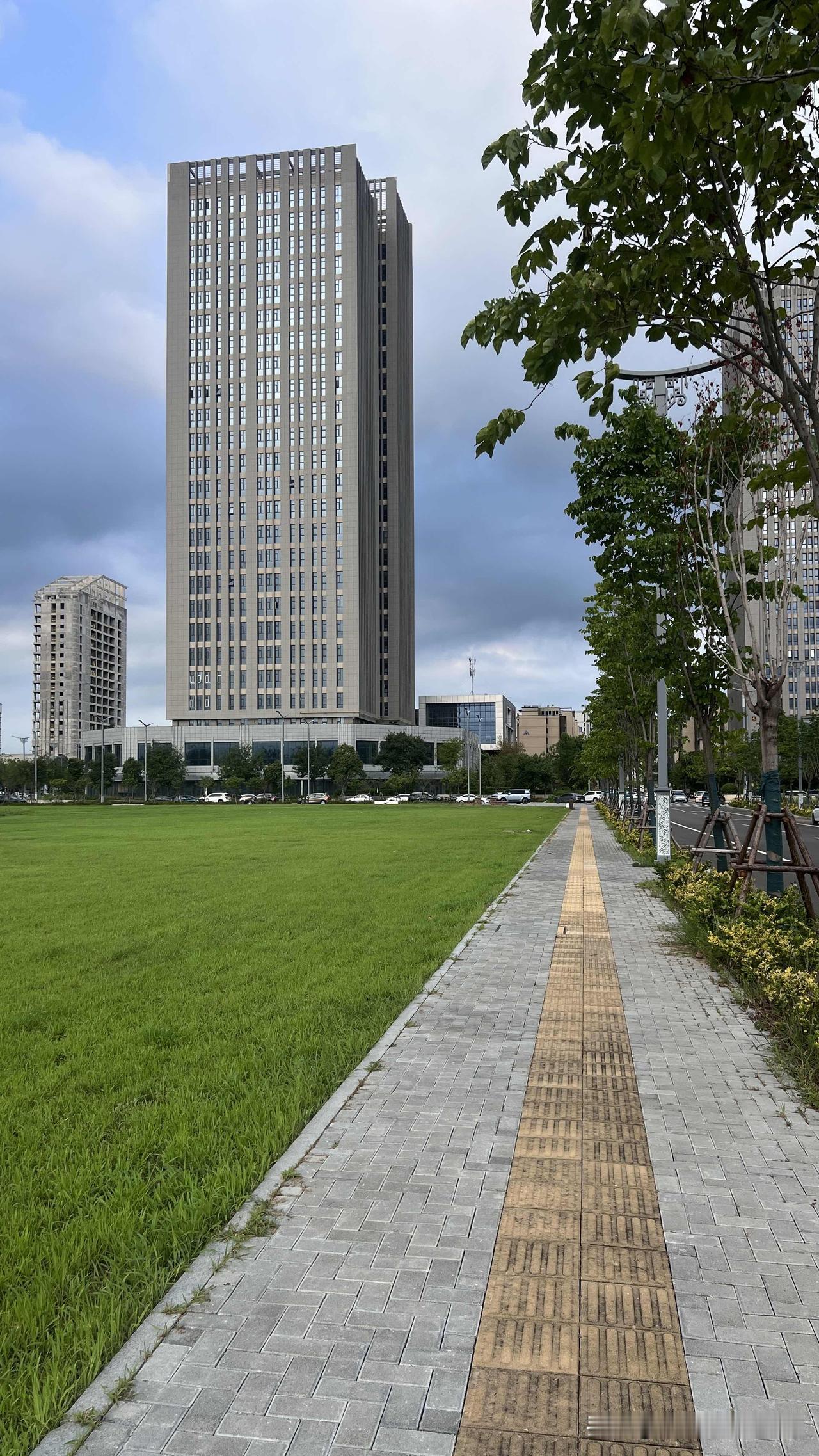 很多人退休了，无所事事不知道干什么，其实干什么不重要，重要的是心态。无论在职时职