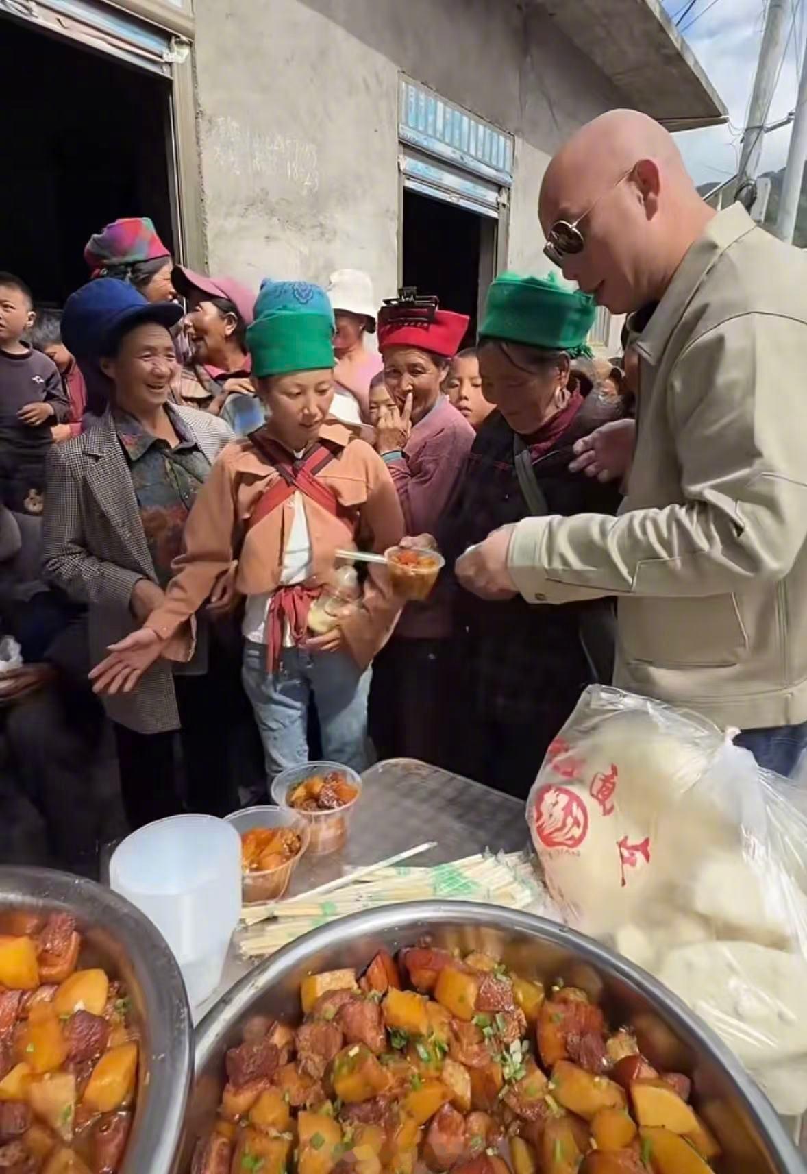 【澳门老炮再发声】澳门老炮称不后悔帮扶凉山女孩  近日，公益博主帮扶凉山女孩引发