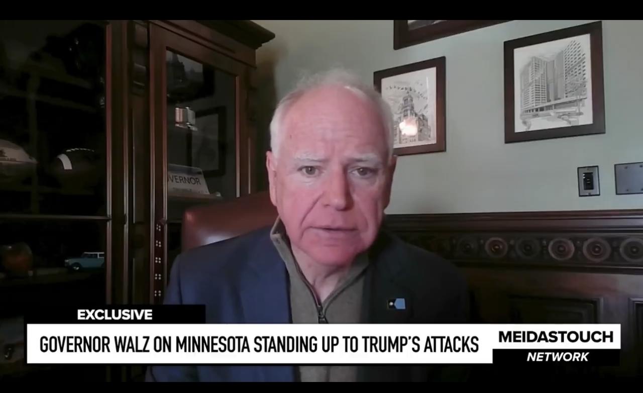 美国明尼苏达州州长沃尔兹谈国土安全部部长诺姆和她手下的特工当街连杀两名公民：
