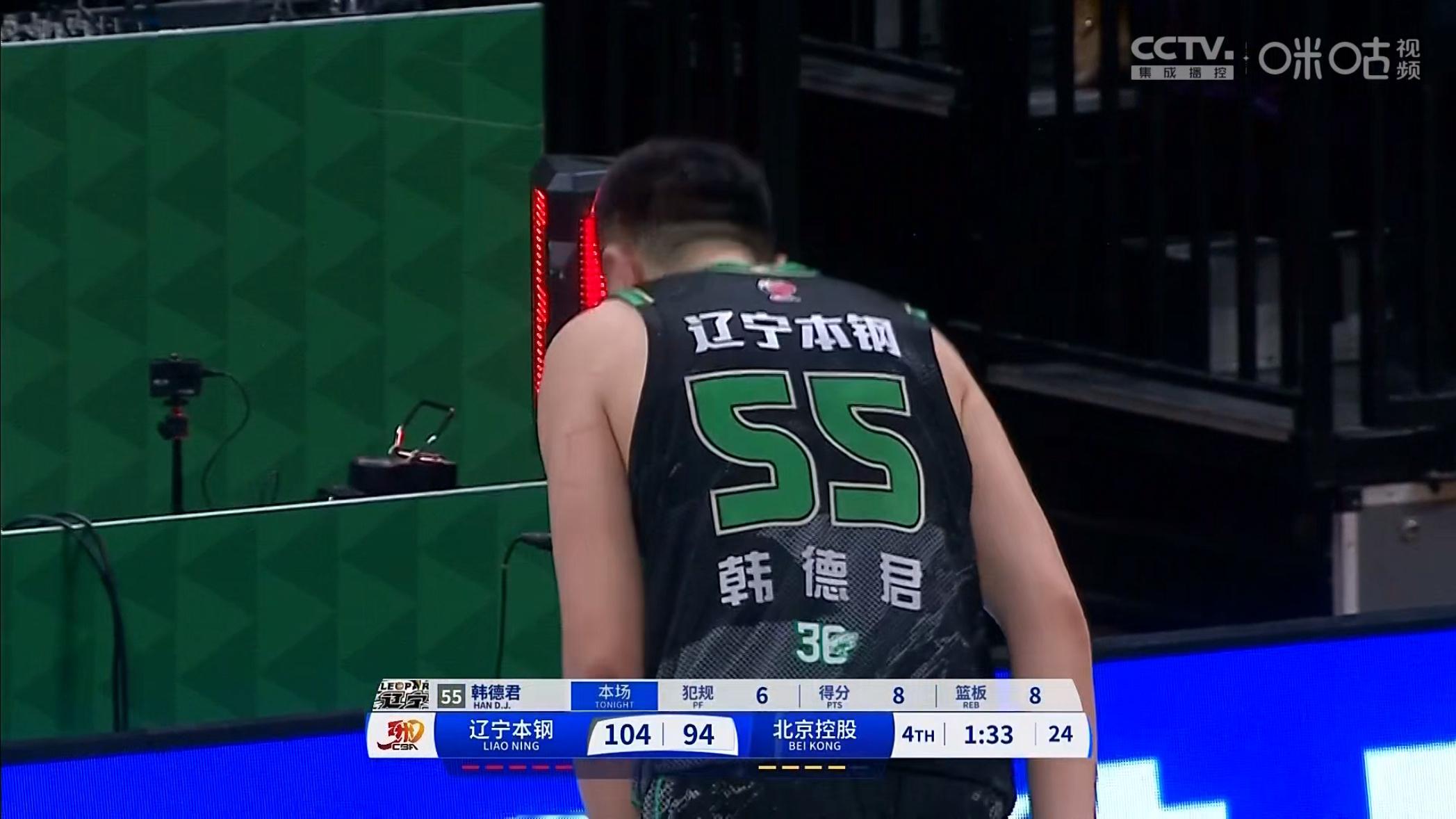 大韩上来一回合被罚下了 