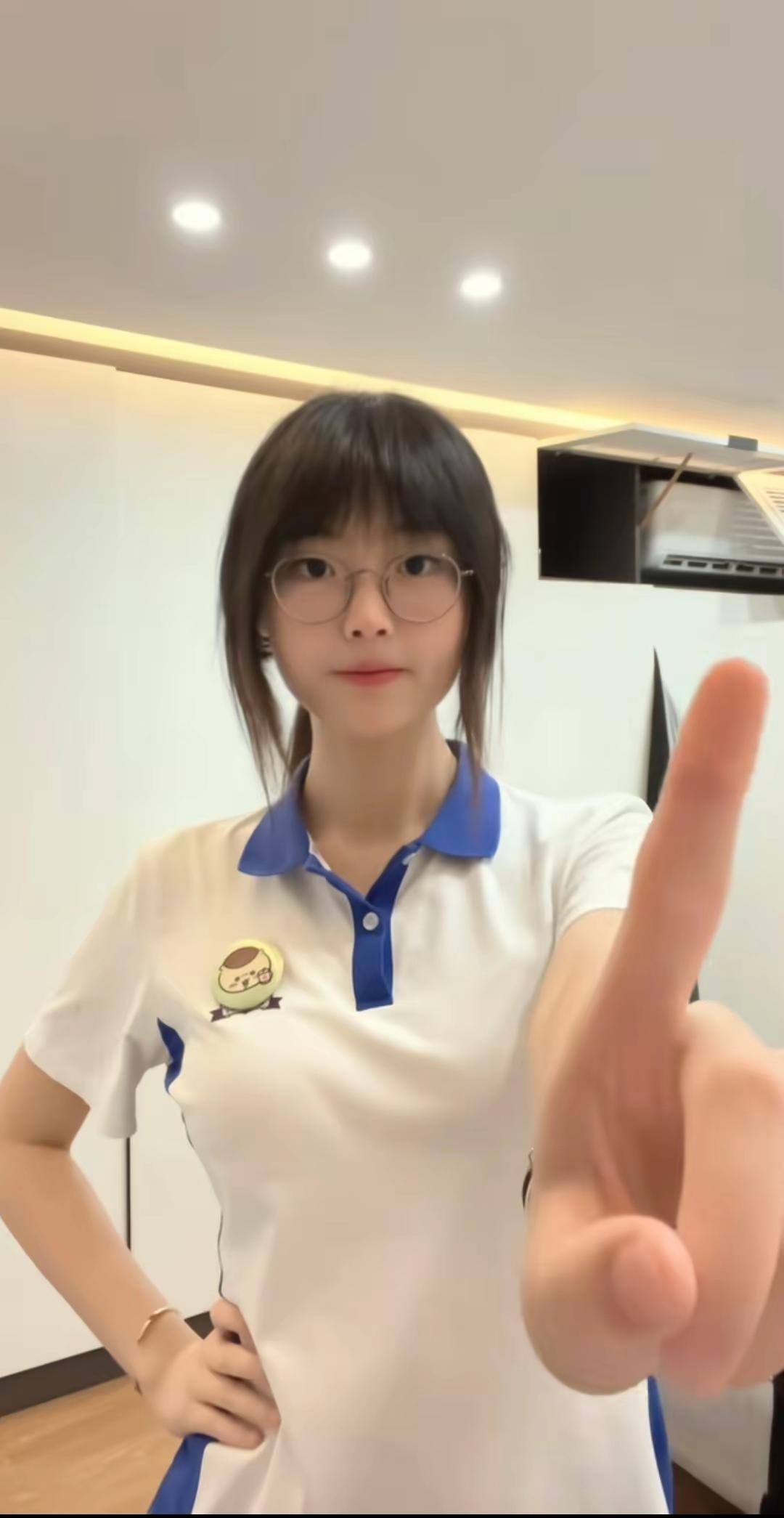 展示校服 一学就会系列手势舞 元气青春 女孩就要美美哒