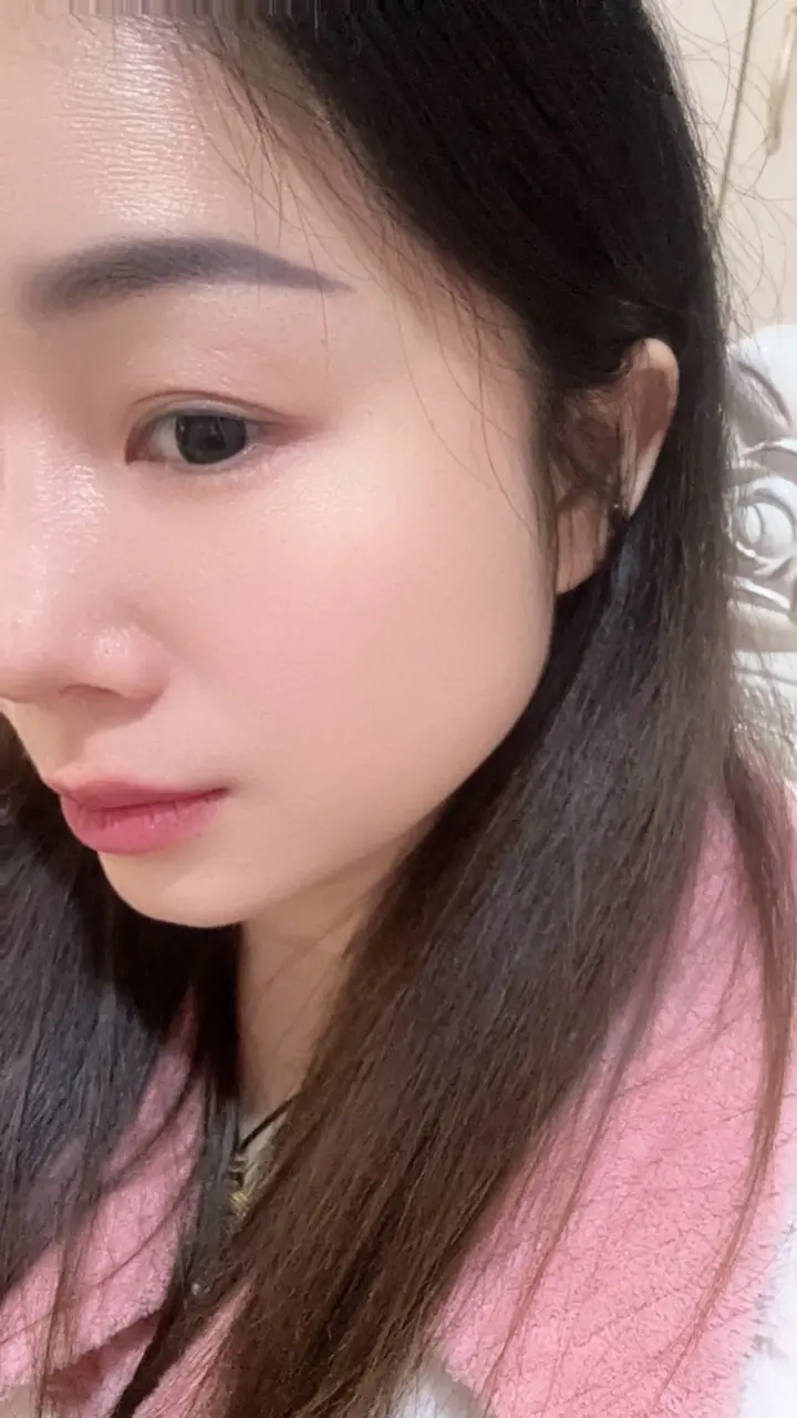 我没有那么坚强，我也只是一个女人，很多事情也是在硬撑着，我也想累的时候...