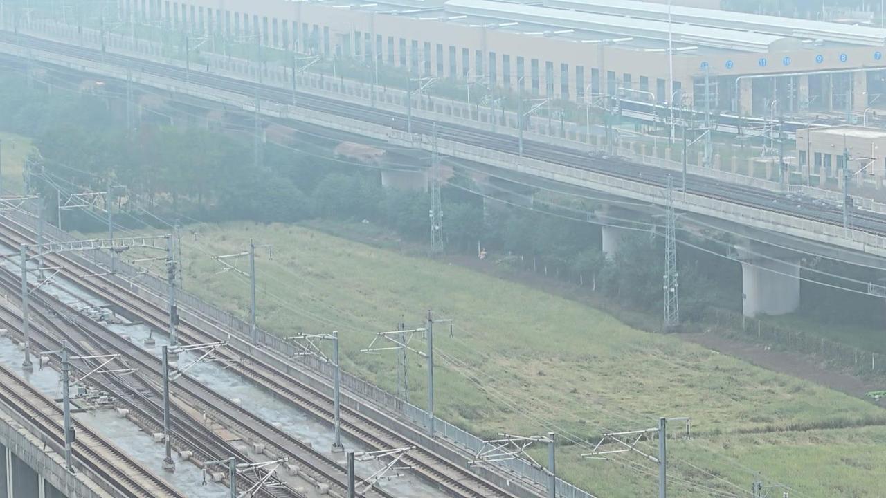 徐州东高铁与紫薇仙子的梦幻联动超治愈！
🚆地铁紫薇仙子从六号线出库，优雅进站