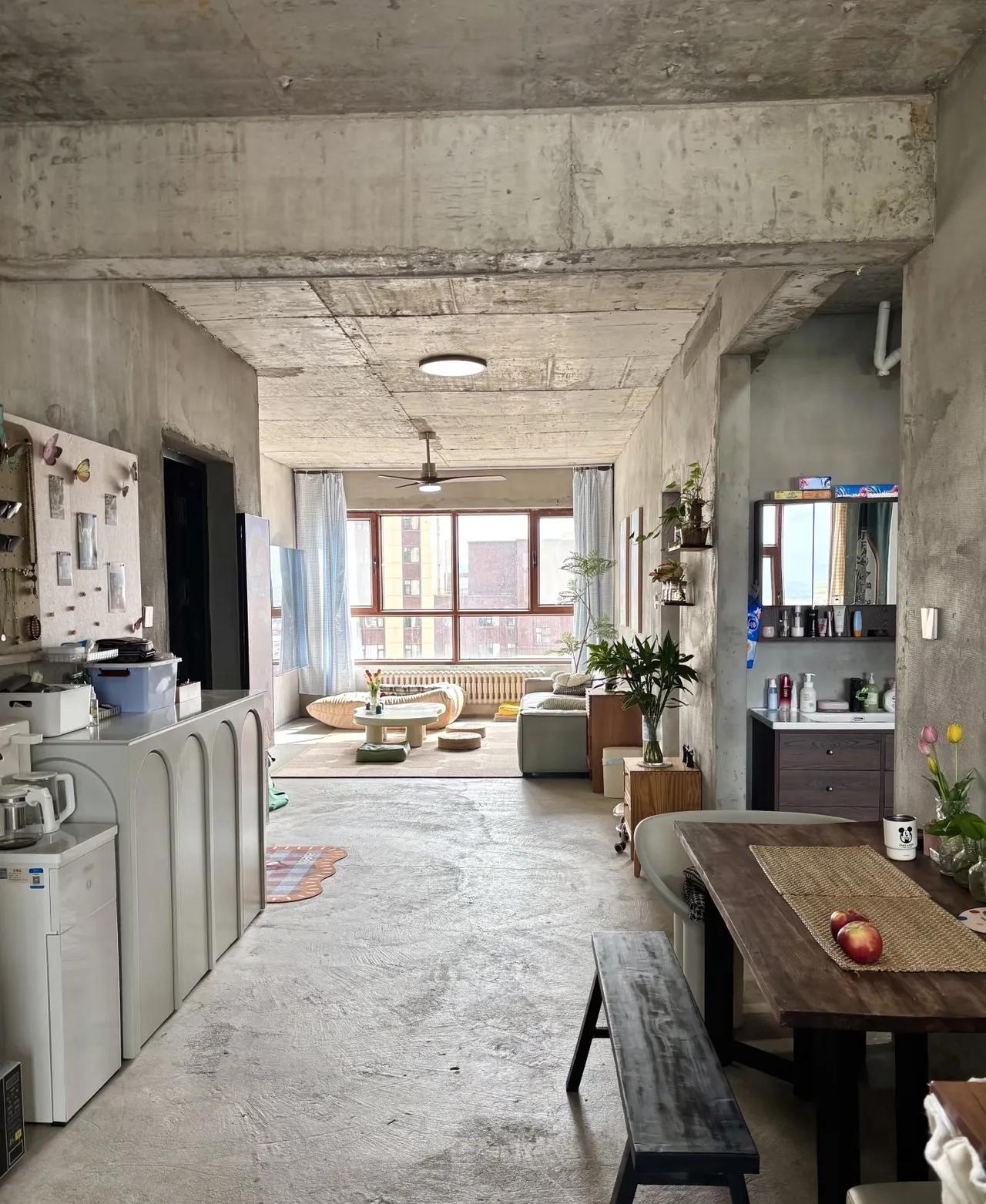 没钱装修房子，就这样将就的住了，是不是很丢人？[捂脸]