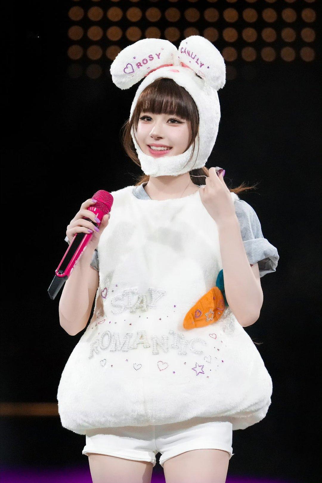 🥕赵露思 ​​​