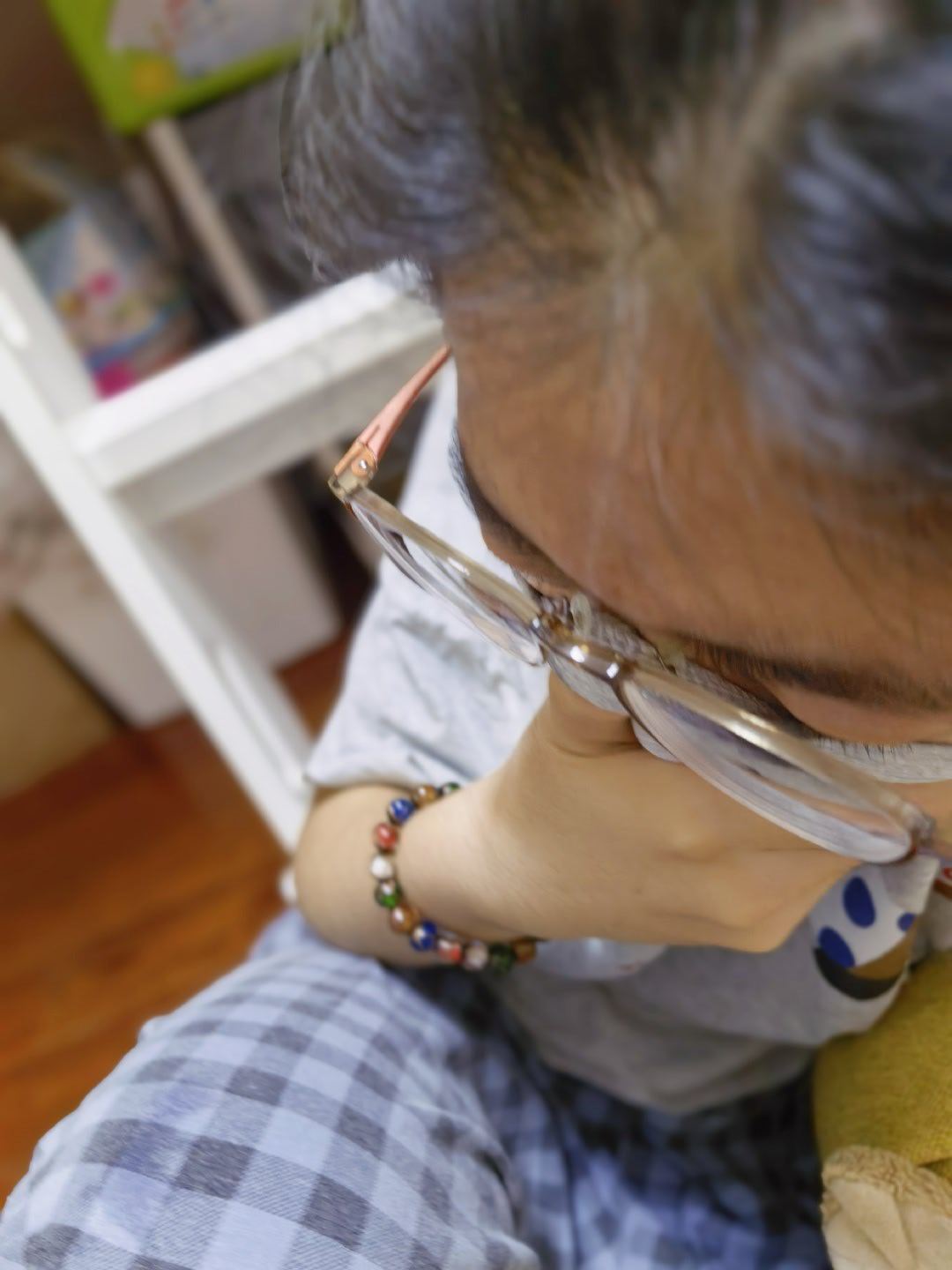 一一小朋友的八年级 因为我没收了ipad，伤心欲绝，说心里空了一块哇哇哭……没收