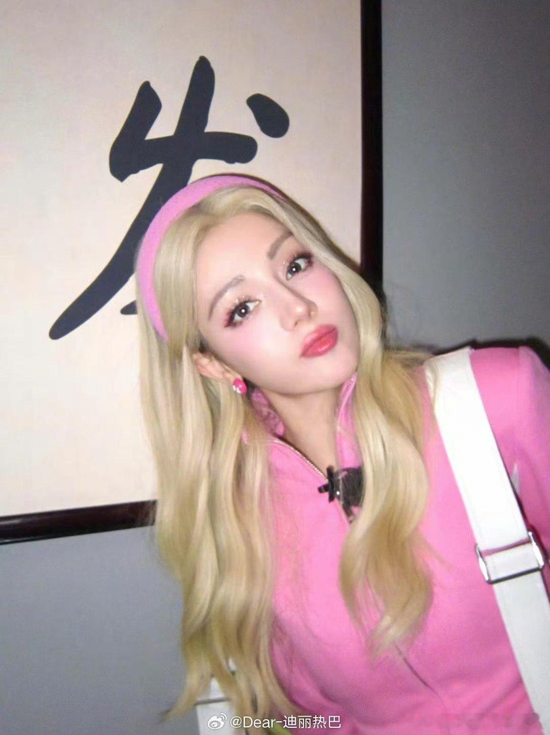 迪丽热巴独自去做美容迪丽热巴回京后独自去做美容 迪丽热巴独自去做美容，嗯嗯 