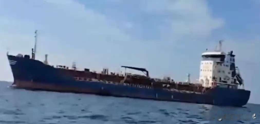 美军扣押一艘巨型油轮后，中方火速发出严厉警告，果不其然白宫很快收到噩耗！
最近，